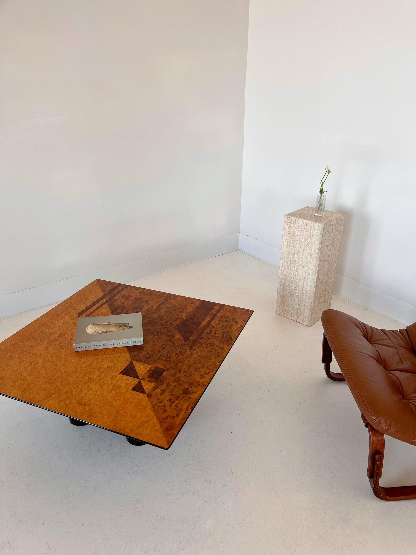 Table en café par Oscar Dell Arredamento pour Miniforms faite en Italie.